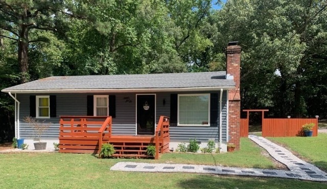 "Serene Retreat : Discover Richmond's Hidden Gem- Charming 3-Bd 1 bath Cottage"