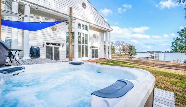 Serene Retreat - Hot Tub, Private Dock & Fire Pit