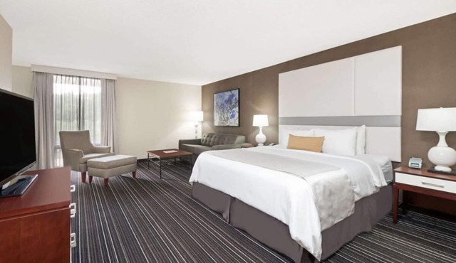 Serene Retreat Near Cobb Galleria! Pet-friendly Property, Outdoor Pool!