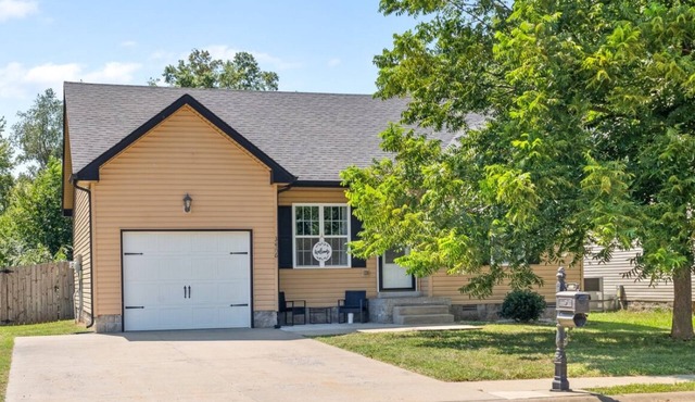 Serene Retreat Near Fort Campbell and Casino - Family and Pet Friendly