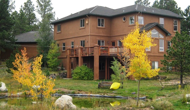 Serene Retreat Nestled in the pines- private & relaxing; Microweddings; Reunions