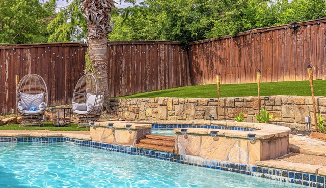 Serene Retreat with Heated Pool, Hot Tub, Sauna - Just 15 Minutes to Airport!