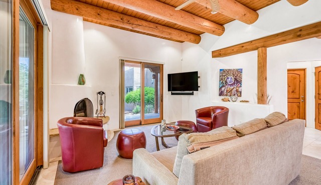 Serene retreat with mountain views, grill, fireplace, & board games - dogs ok