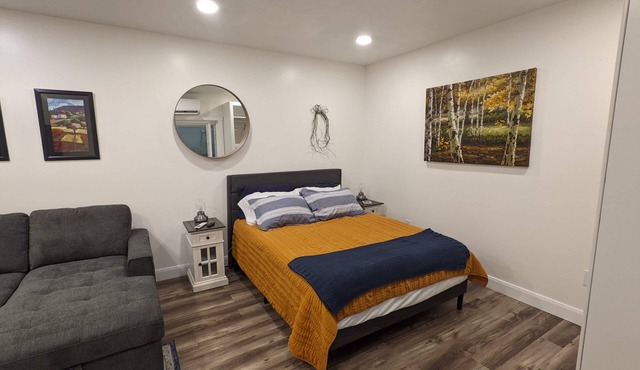 Serene Riverton Studio/Mountain Views/Hot Tub/22mi to SLC & Ski Resorts