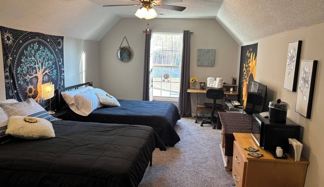 Serene Rooms - Top Floor of our Wood Valley Home - West Athens, minutes from UGA