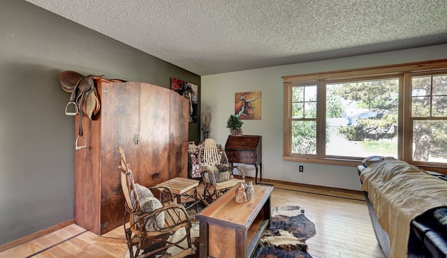 Serene Rustic Haven, Huge Yard & Decks , ZenDen