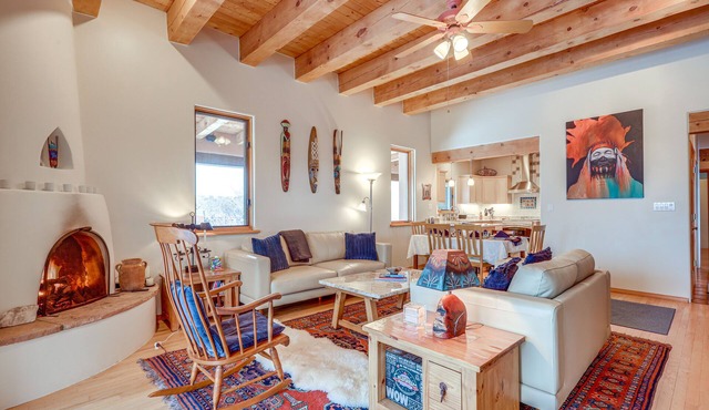 Serene Santa Fe Getaway w/Hot Tub & Fireplace!
