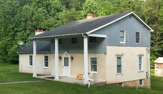 Serene Saxton Lodge 7 Mi to Lake Raystown!