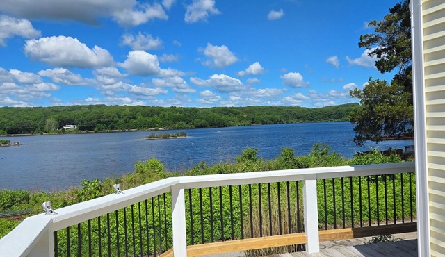 Serene & Scenic yet Convenienly Located Home in Preston, CT on Thames River