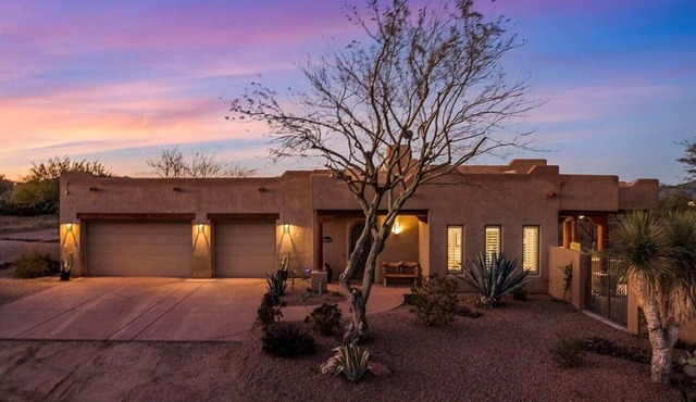 Serene Scottsdale Home:Heated Pool,HotTub,FirePit,Putting Green & Mountain Views