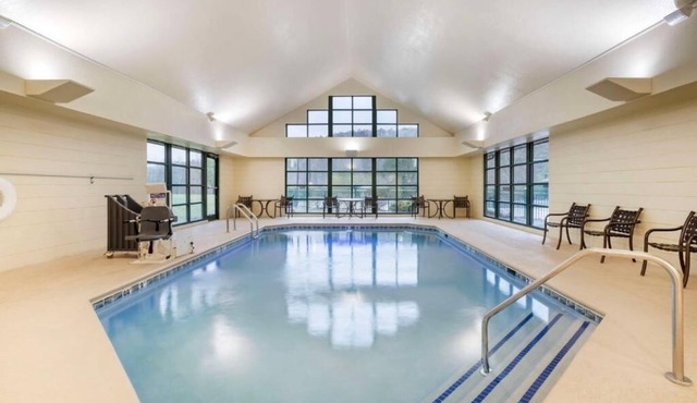 Serene Smoky Mountain Escape in a Comfortable Gatlinburg Suite