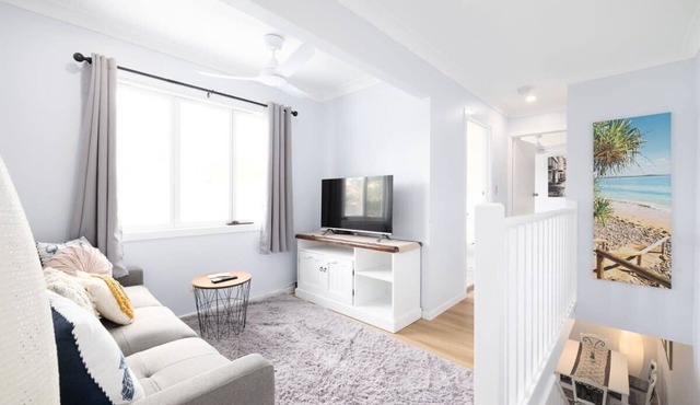 Serene Southport Getaway/Walk to Beach/Shops