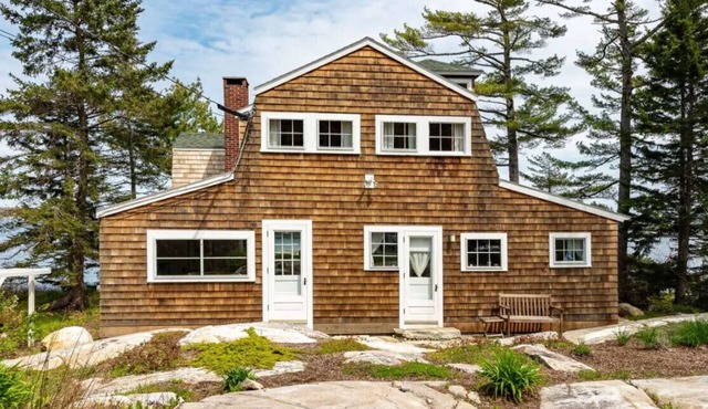 Serene Southport Island: Private dock, spectacular views, near Boothbay Harbor.