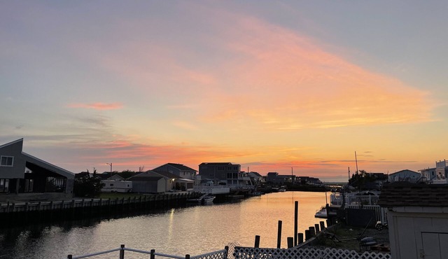 Serene & Spacious Waterfront Home-Mystic Island NJ