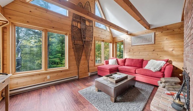 Serene Spacious Home in Creemore