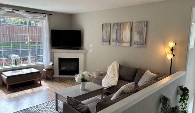 Serene & Spacious near Seattle - Tucked away, Enclosed Yard, Firepit, & More!