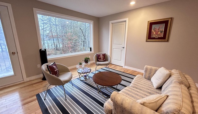 Serene, Spacious Waterfront Cottage in Kawartha Lakes w. Hot Tub. Pet-Friendly!