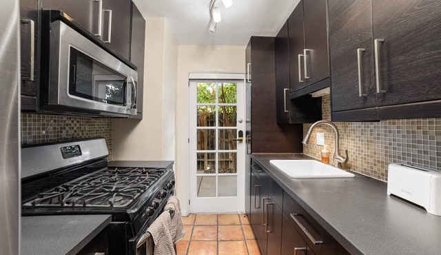 Serene Spanish 1-Bedroom Home Retreatnn