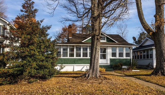 Serene spot, West River dock, sunsets, the Bay, only 40 min from Alexandria, DC.