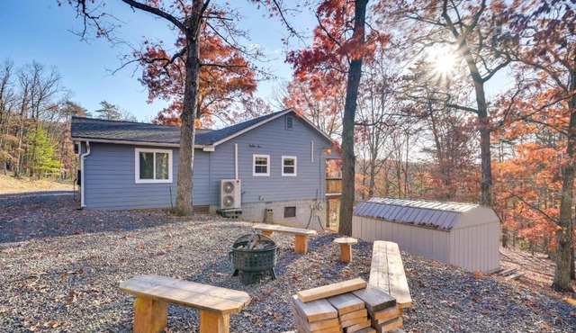 Serene Springfield Retreat on 6 Acres with Hot Tub!