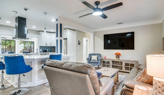 Serene St Petersburg Home w/Private Hot Tub