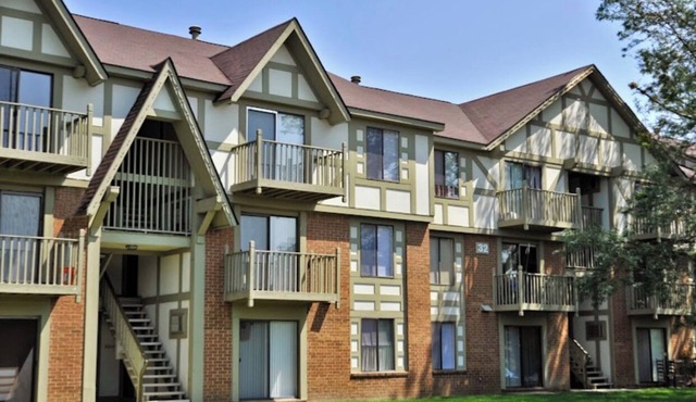 Serene Stay:Near Freeways & City Excitement