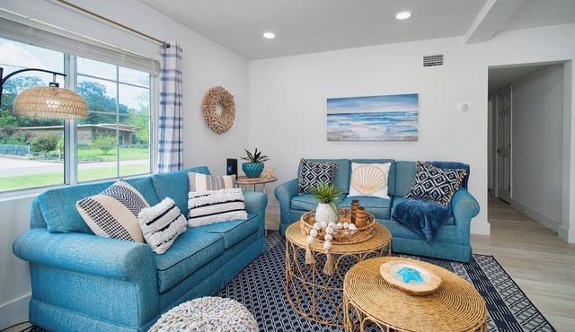 Serene Stay~Close to Beach & Mayo~King~Fenced Yard