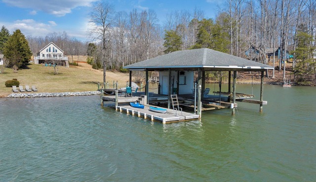 Serene Stay: Your Perfect Lakefront, Family-Friendly Getaway