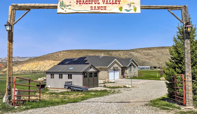 Serene Sterling Getaway, Near Palisade State Park!