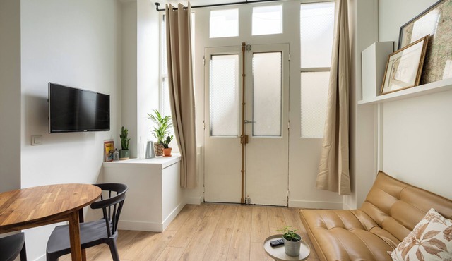 Serene Studio Apartment, 5 Mins to Sacré Coeur