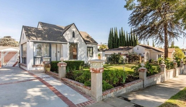Serene & Stylish 2BR Urban Retreat -Near the Beach