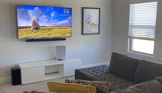 Serene Suburban Oasis: Your Retreat Just Minutes from Dallas Buzz!