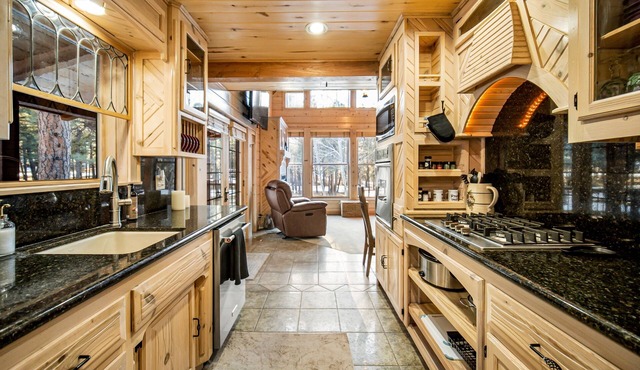 Serene & sun-filled mountain retreat with fire pit, deck, & great views