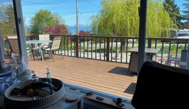 Serene Sunrise 2 bdrm Cottage with Ocean and Mountain Views in Point Roberts