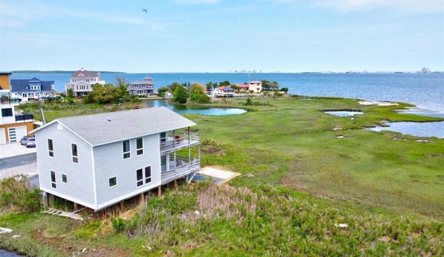 Serene Sunrise & Shimmering Skyline. 5 Star Hosts