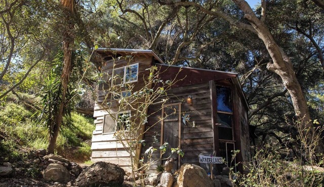 Serene Topanga Mountain Wonderland Cottage with private Creek + Trails