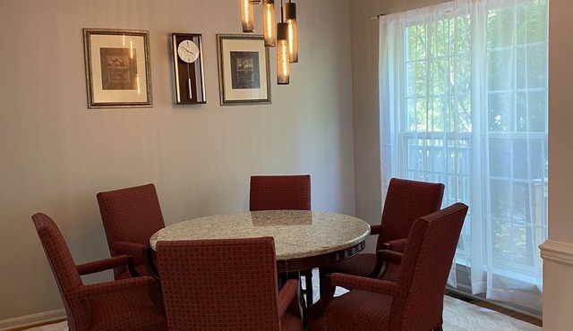Serene Townhome minutes away from Christiana Mall, DE Race Park and Univ. of DE