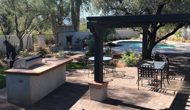 Serene, tree-shaded, mid-century retreat with beautiful views of the Catalinas