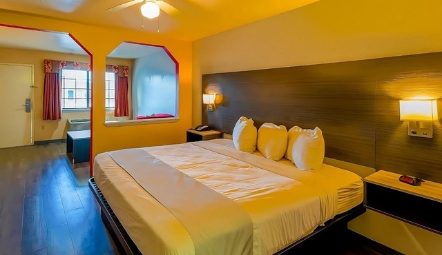 Serene Unit by La Terraza Mexican Grill, Outdoor Pool & Parking on Site