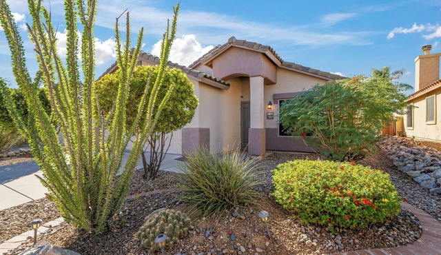 Serene Vacation Home - Trails, Golf & Dining!