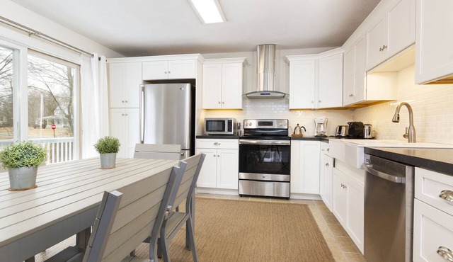 Serene Views! Contemporary Cottage on the Historic North End of Jamestown