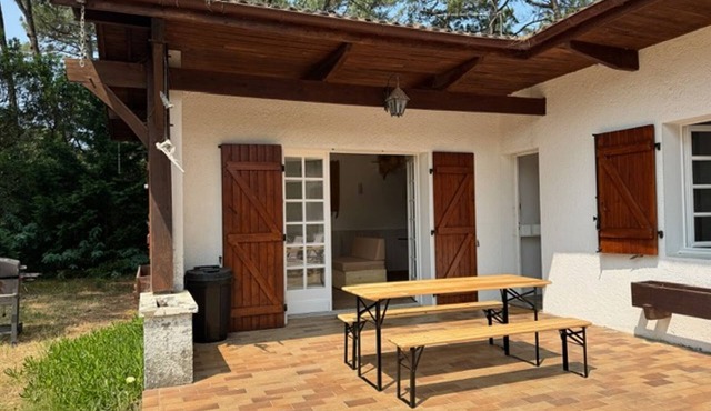 Serene Villa in the Pines for 8 with Modern Amenities, Near Beach & Lake, Cleaning Included