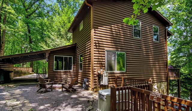 Serene Walnut Mountain Getaway Hot Tub & Fire Pit Pet Friendly!
