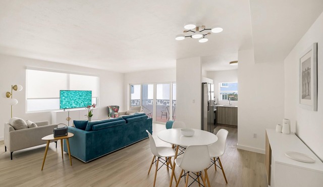 Serene Waterfront 1BR, Miami Balcony Views