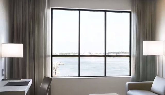 Serene Waterfront Room in Portland Perfect for Couples – Near Casco Bay Ferry