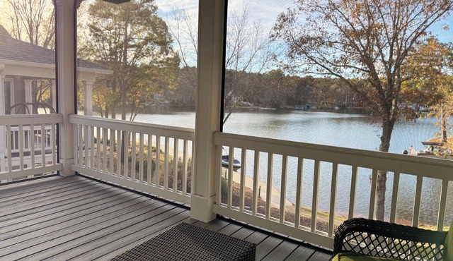 Serene waterfront 4-bedroom townhome, in Reynolds Lake Oconee, Marina adjacent