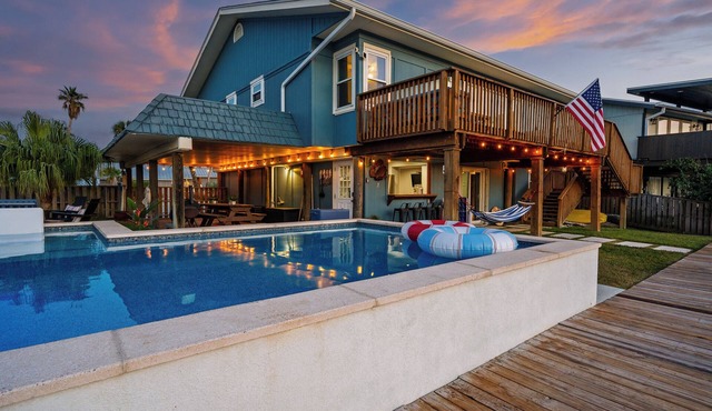 Serene Waterfront 5BR sleeps 15 w/Heated Pool, Fire Pit, Boat & Jet Ski Lift