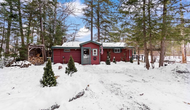 Serene Waterfront Escape - Strafford, NH