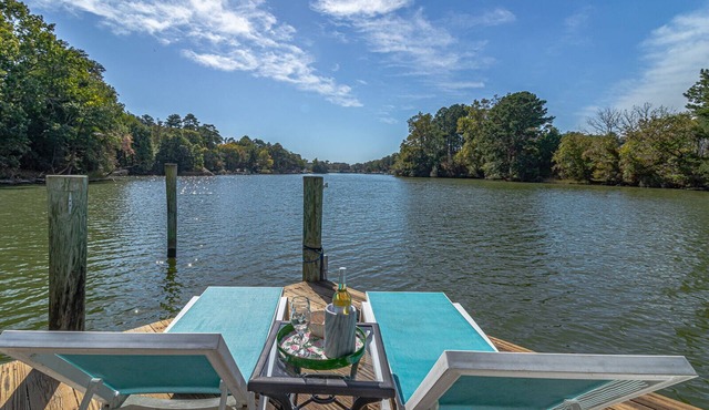 Serene waterfront getaway, fire pit, patio w/grill, nature, dog friendly