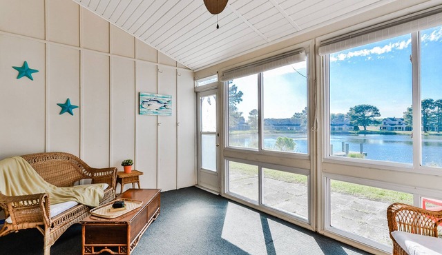 Serene Waterfront Home In Fenwick Island - Steps To pool. Minutes To Beach.